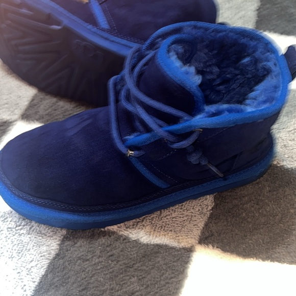 UGG royal blue Neumel Boot with blue sole kids 6 women’s 8. - Picture 3 of 6